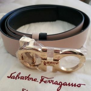 NEW Salvatore Ferragamo Gancini belt